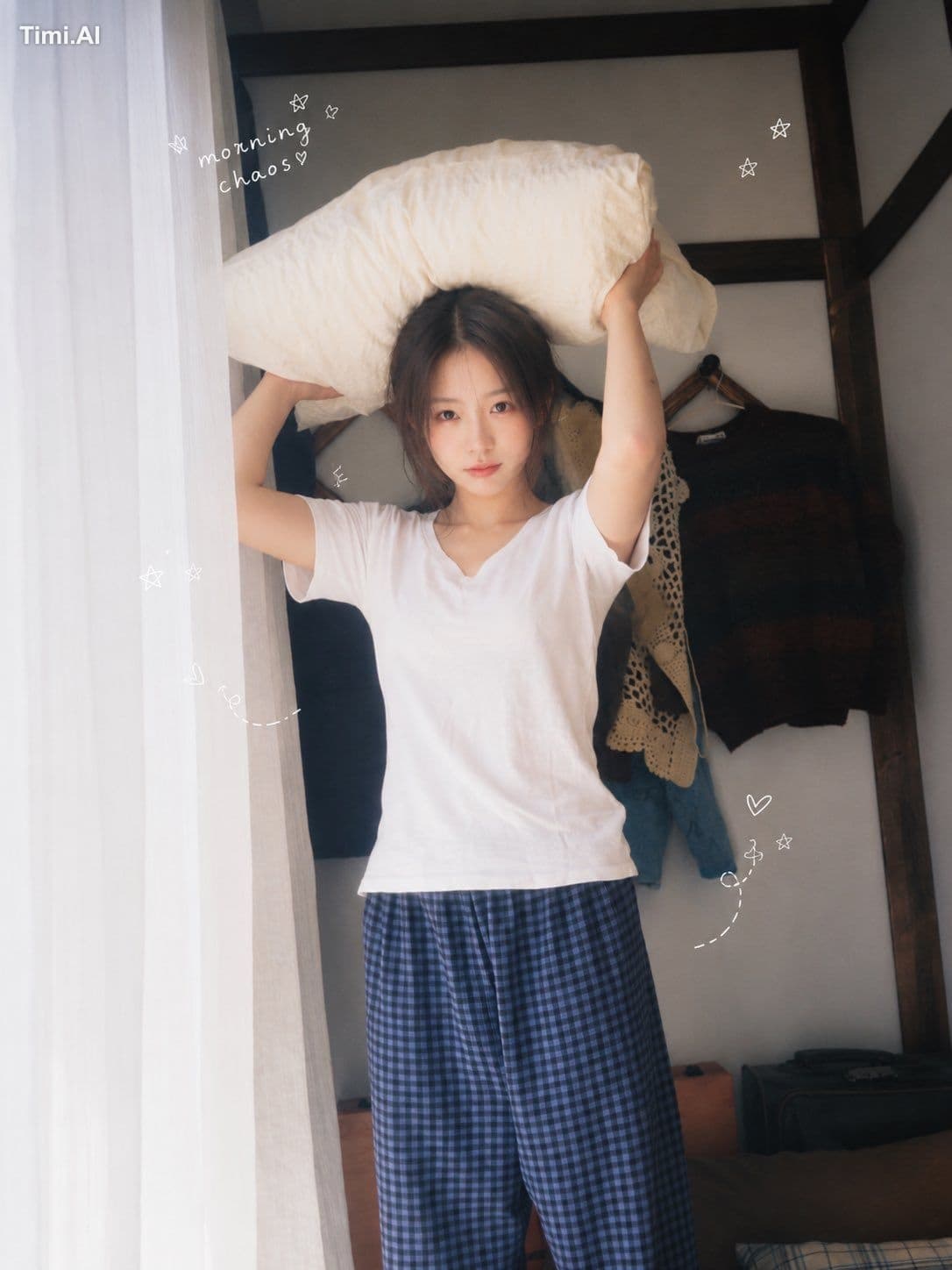 一位二十多岁的年轻东亚女性，黑色长发随意扎成低马尾，几缕碎发自然垂落，淡妆，真实自然的皮肤纹理，眼神清澈，表情慵懒又俏皮