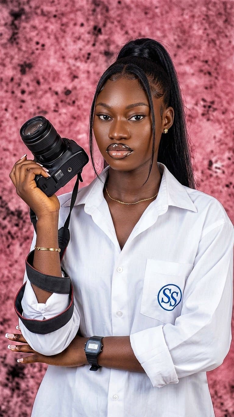 Prompt 👇 
Using the image attached with the facial features