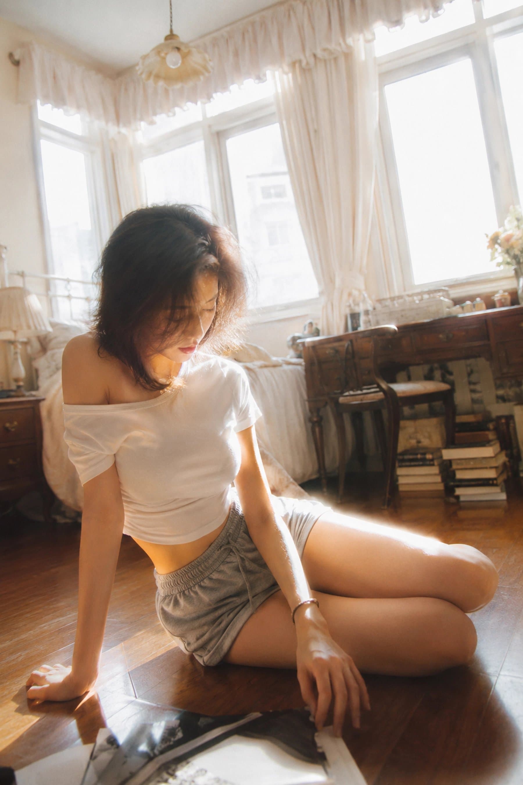{   "subject": {     "description": "A young adult woman sta