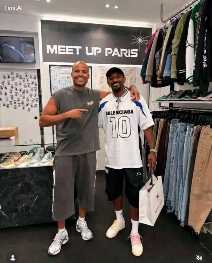 🚨🚨🇨🇩Samuel Moutoussamy en pleine séance de shopping ! 🛍